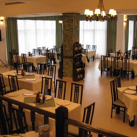 Hotel Orizont Кэлимэнешти Экстерьер фото