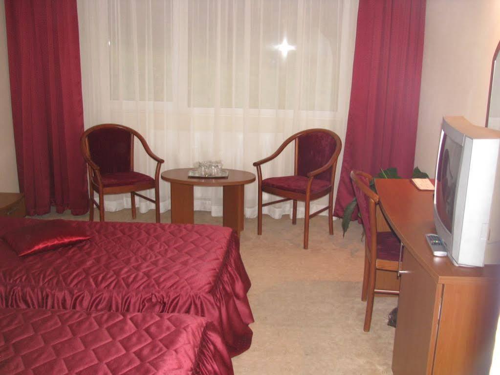 Hotel Orizont Кэлимэнешти Экстерьер фото