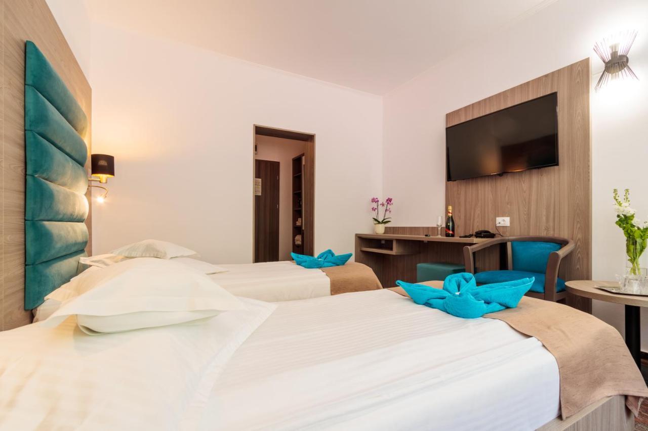 Hotel Orizont Кэлимэнешти Экстерьер фото