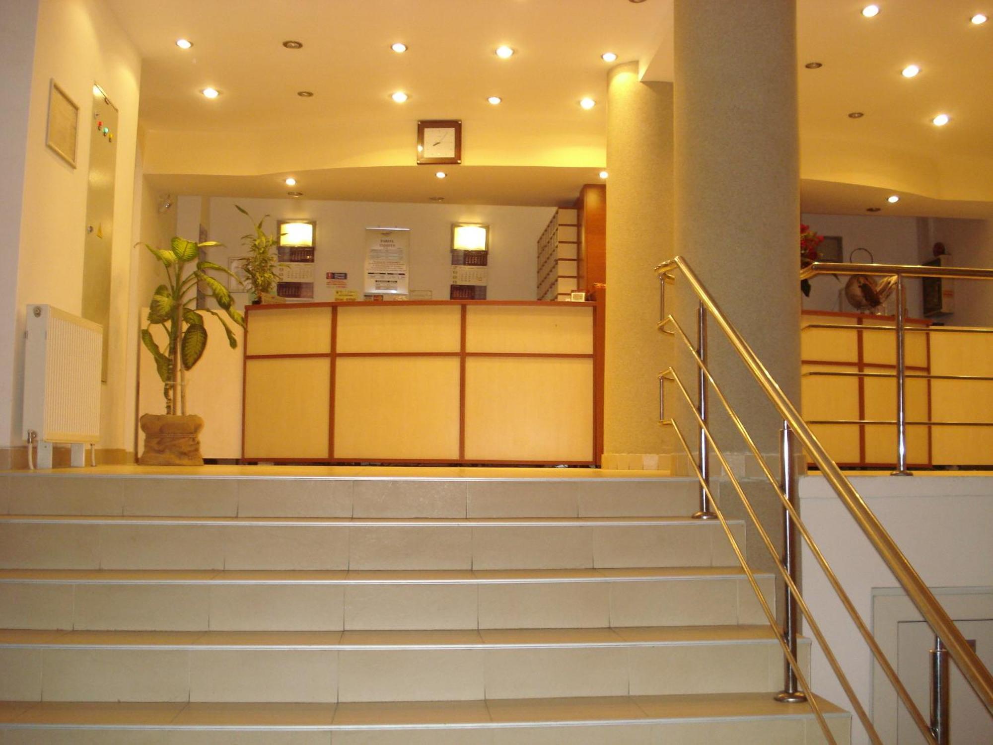 Hotel Orizont Кэлимэнешти Экстерьер фото