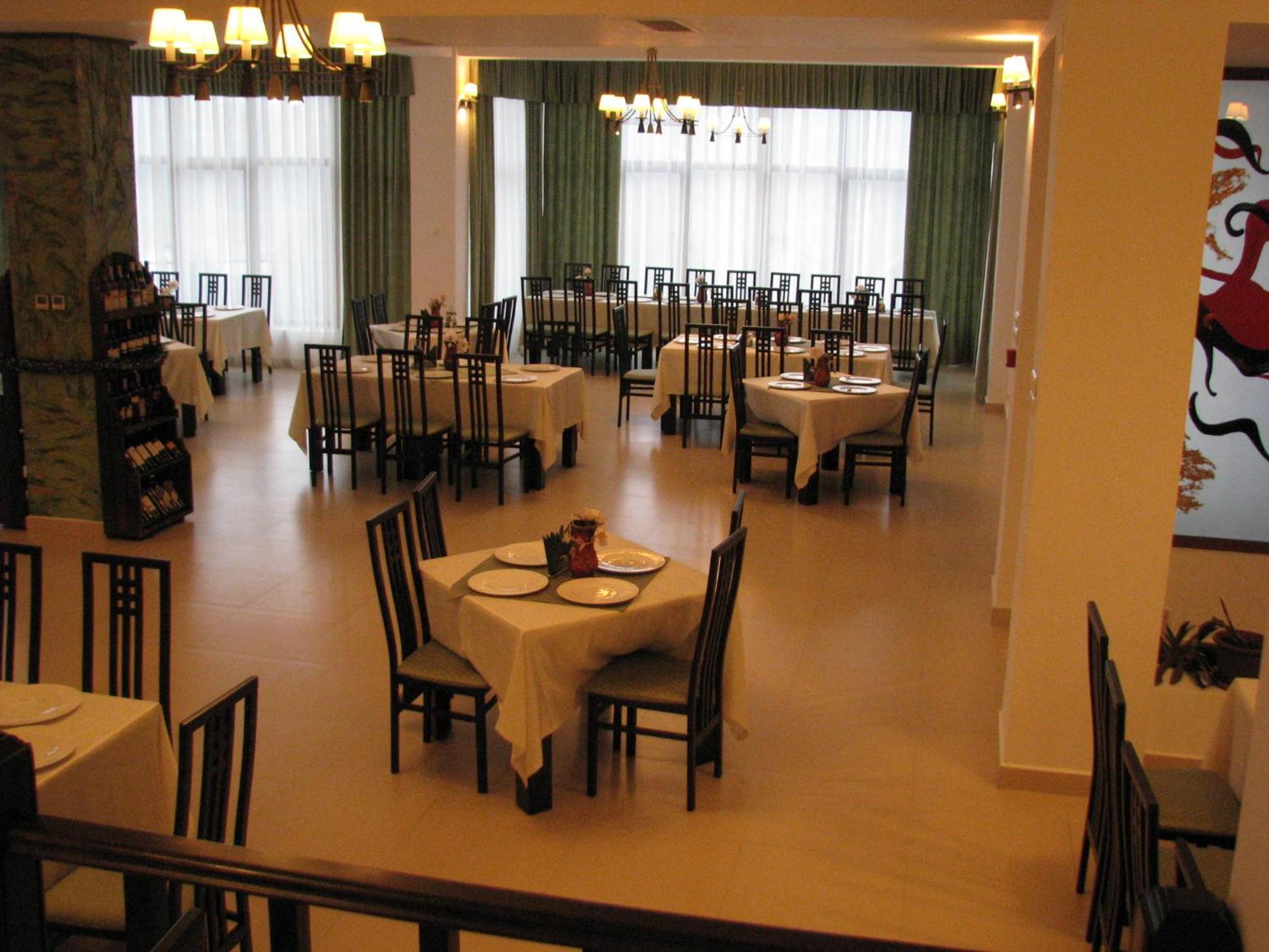 Hotel Orizont Кэлимэнешти Экстерьер фото