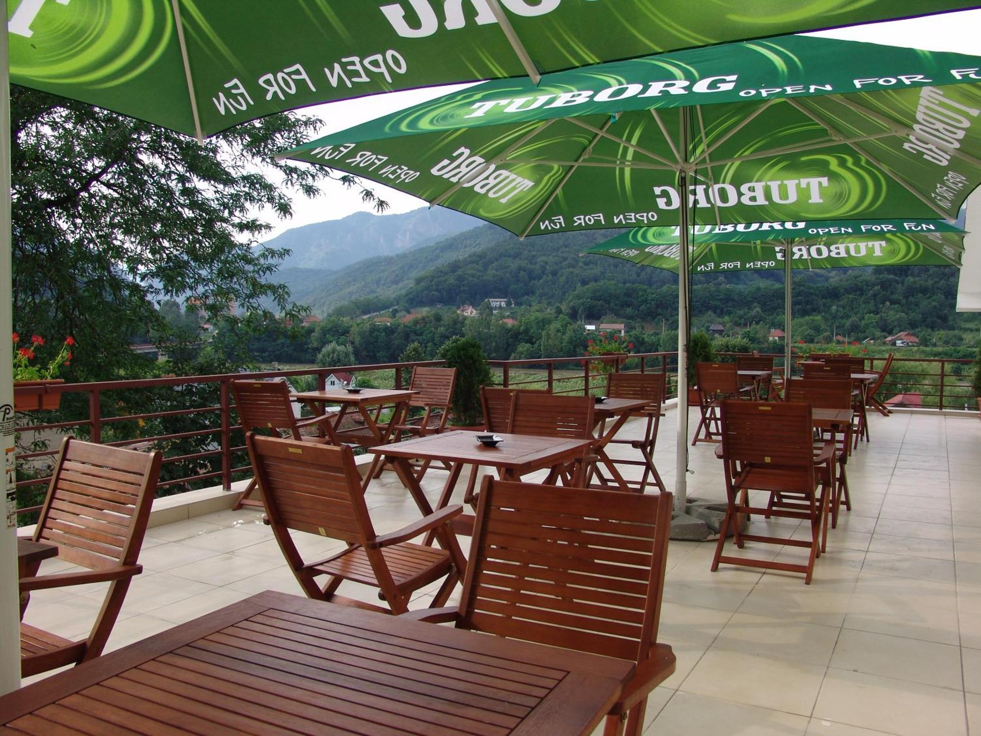 Hotel Orizont Кэлимэнешти Экстерьер фото