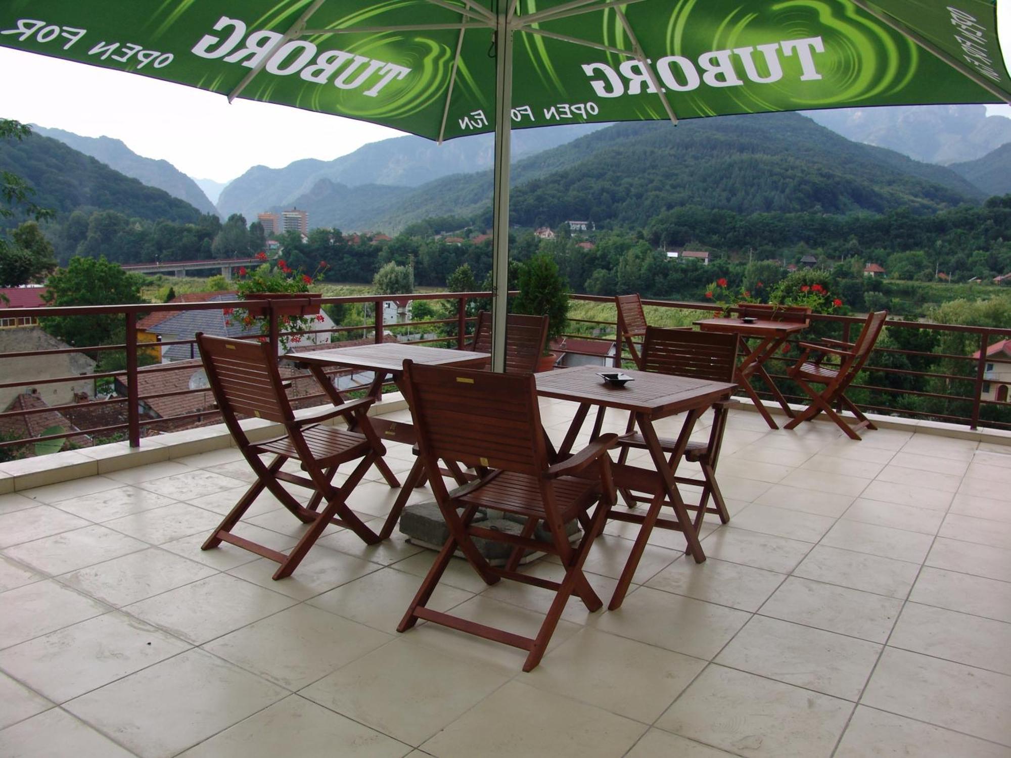 Hotel Orizont Кэлимэнешти Экстерьер фото