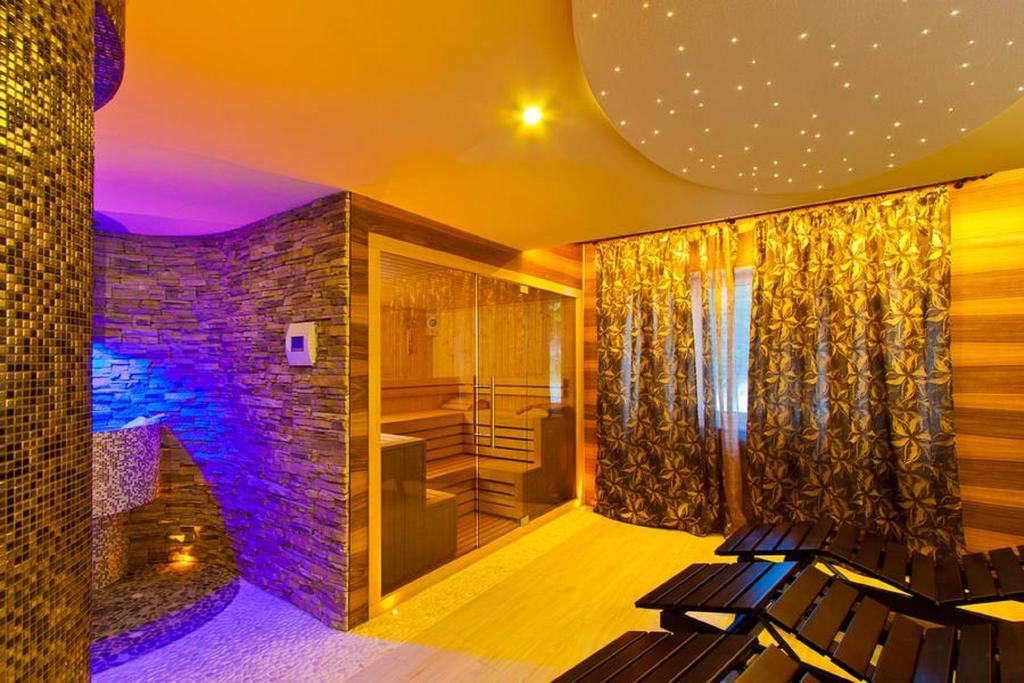 Hotel Orizont Кэлимэнешти Экстерьер фото