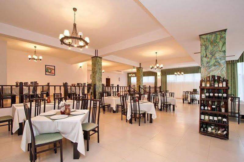 Hotel Orizont Кэлимэнешти Экстерьер фото