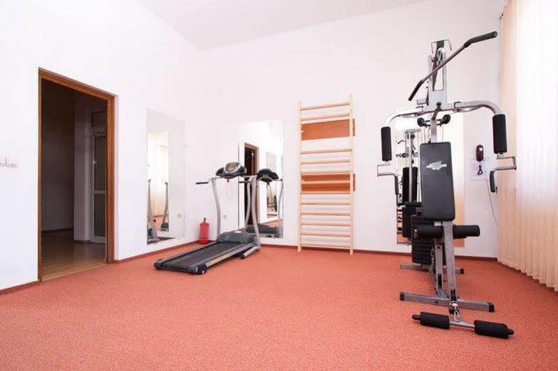 Hotel Orizont Кэлимэнешти Экстерьер фото